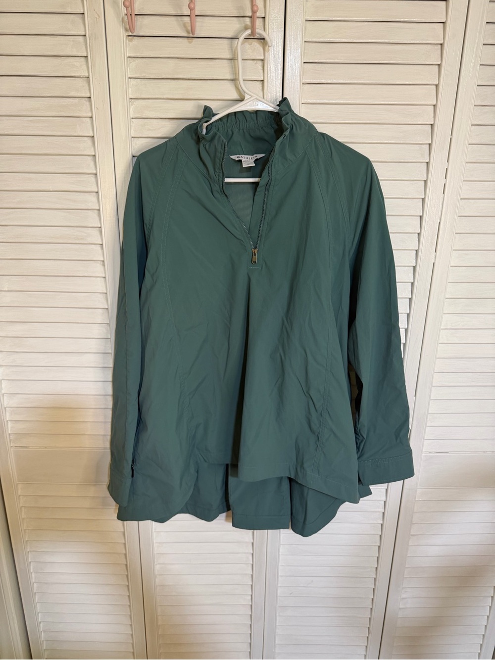 Women's green pullover jacket